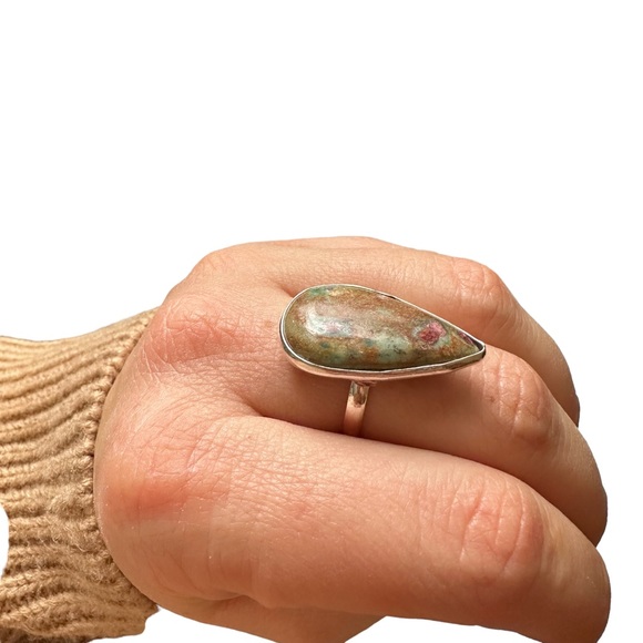 Ruby zoisite ring in sterling silver size 8 large teardrop ring - Picture 3 of 5